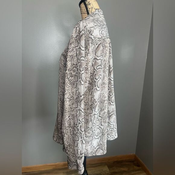 Gerard Darel animal print silk button up blouse size 10 mobwife mobwifeaesthetic - Picture 5 of 10